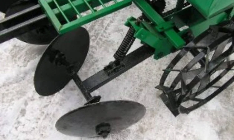 Картоплесаджалка 2-х рядкова, з регулюванням міжрядь, для мини и мото тракторов - фото № 5