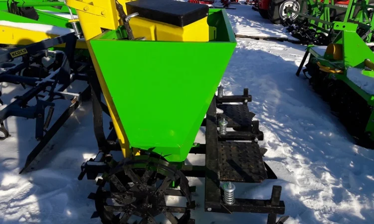 Тракторная навесная сажалка картофеля Bomet Польша - фото № 18