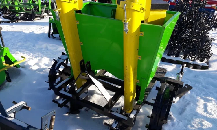 Тракторная навесная сажалка картофеля Bomet Польша - фото № 17