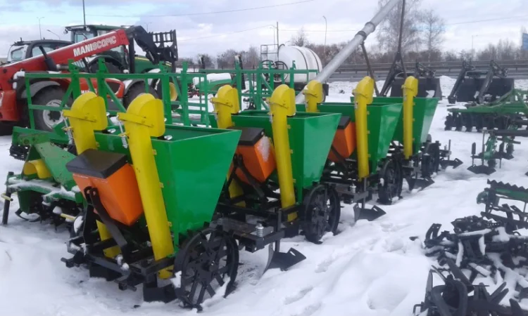 Сажалка для картофеля 2-х рядная с бачком для минудобрений Польша - фото № 2