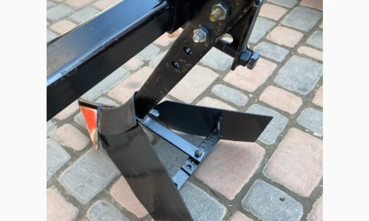 Подвійний (дворядний) стрілоподібний окучник на зчіпці - фото № 1