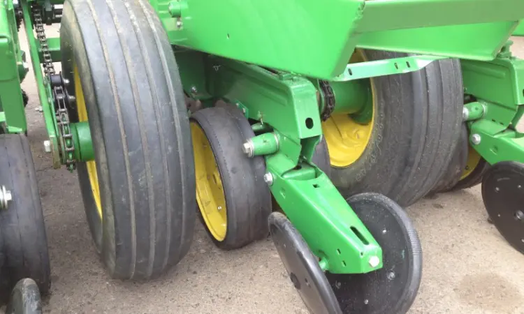 Амереканская Сеялка пропашная John Deere 7000 (8-рядная - фото № 6