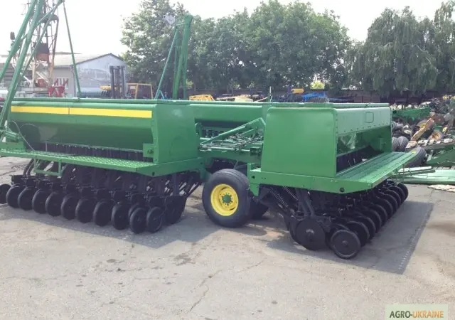 3-х секционная Сеялка зерновая механика джон Дир John Deere 455 9 - фото № 2