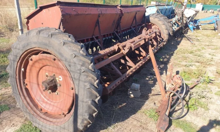 Сеялка зерновая СЗ-3, 6 б/у - фото № 1