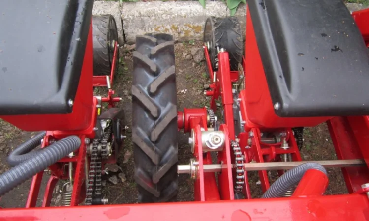 Сівалка точного висіву з міжсекційним розміщенням коліс TM DEMETRA - фото № 3