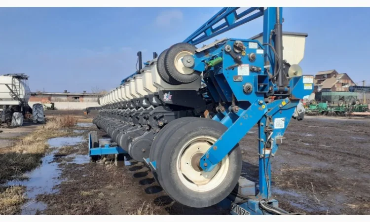 16-ти рядна Просапна сівалка Kinze 3600 - фото № 1