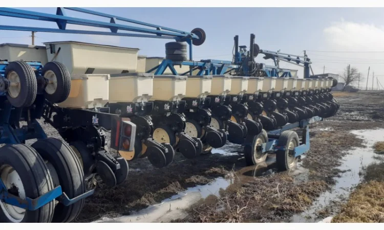 16-ти рядна Просапна сівалка Kinze 3600 - фото № 3