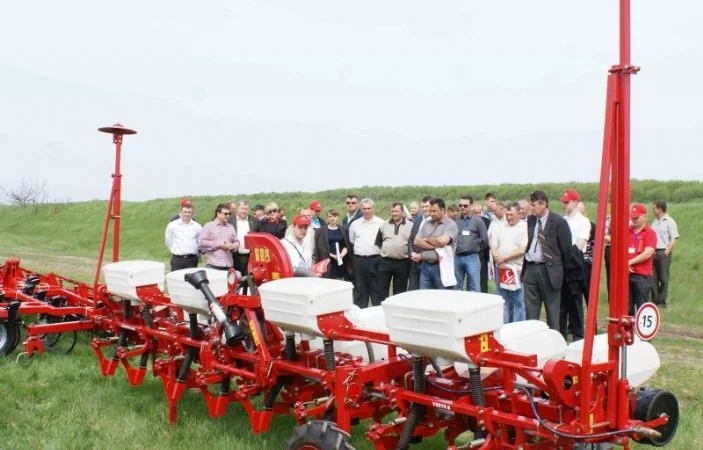 Сеялка пропашная ВЕСТА 8  модернизированная - фото № 1