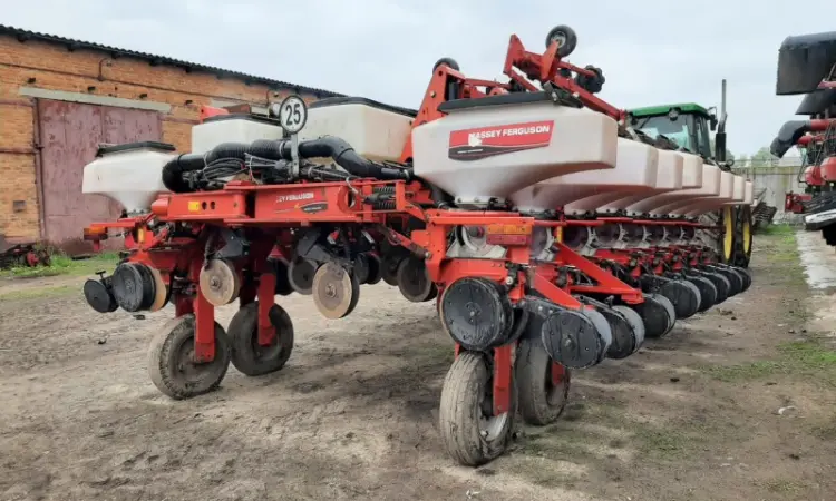 Сівалка пропашна 16-ти рядкова пневматична Massey Ferguson 555 TFF - фото № 3