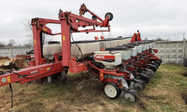 Сеялка пропашная 16-ти рядная WHITE 8180 Massey Ferguson 555 - фото № 1