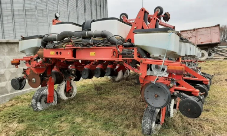 Сеялка пропашная 16-ти рядная WHITE 8180 Massey Ferguson 555 - фото № 4