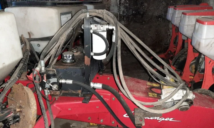 Сеялки точного высева CHALLENGER Precision Planting вакуумная - фото № 4