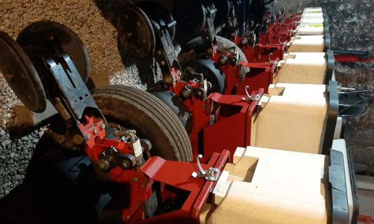 Сеялки точного высева CHALLENGER Precision Planting вакуумная - фото № 5