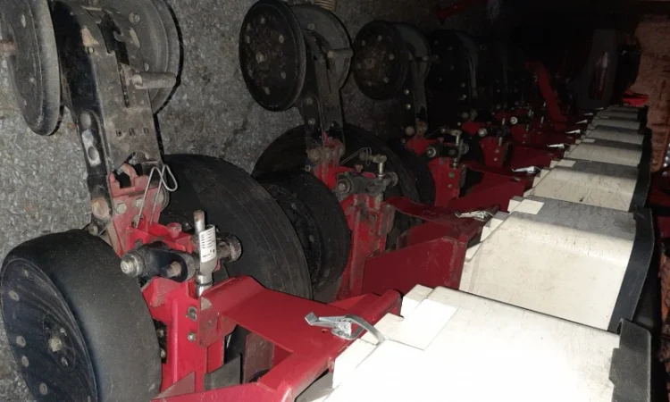 Сеялка пропашная WHITE 8180 16-ти рядная вакуум Precision Planting - фото № 3