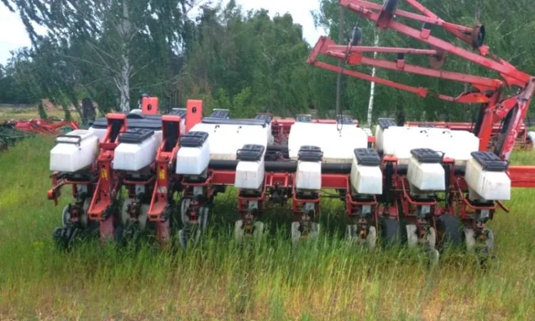 Сеялка пропашная 16-ти рядная пневматическая Massey Ferguson 555 TFF - фото № 1