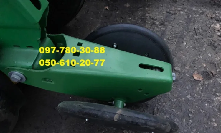 Сеялка пропашная механическая John Deere 7000 (Б/У) - фото № 4