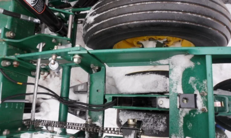 Сеялка точного высева механическая Джон Дир 7000 - фото № 10