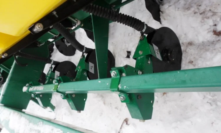 Сеялка точного высева механическая Джон Дир 7000 - фото № 6