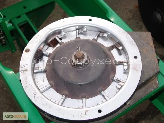 Сеялка пропашная John Deere 7000 (16-рядная, 70 см, удобрения) - фото № 3