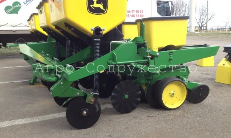 Сеялка пропашная John Deere 7000 (8-рядная, 70 см, удобрения) - фото № 2