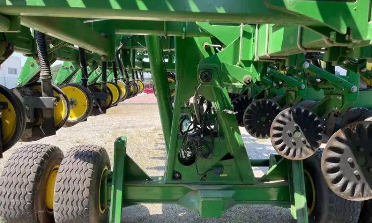 Сівалка точного висіву John Deere 1745 - фото № 4
