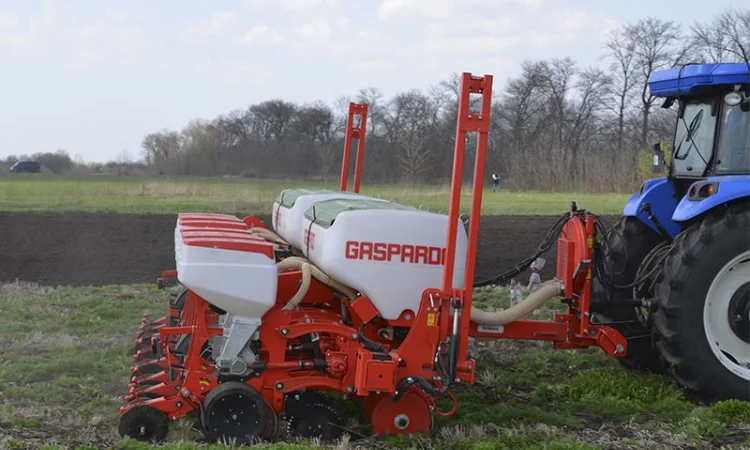 Сеялки пропашные GASPARDO любой модификации Sp, MTR 8, ROMINA 8 Сеялка прицепная пропашная - фото № 1