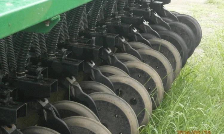 Сеялка Great Plains - фото № 1