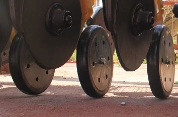 Сеялка Универсальная СЗ-5.4-02 с прикаткой - фото № 2