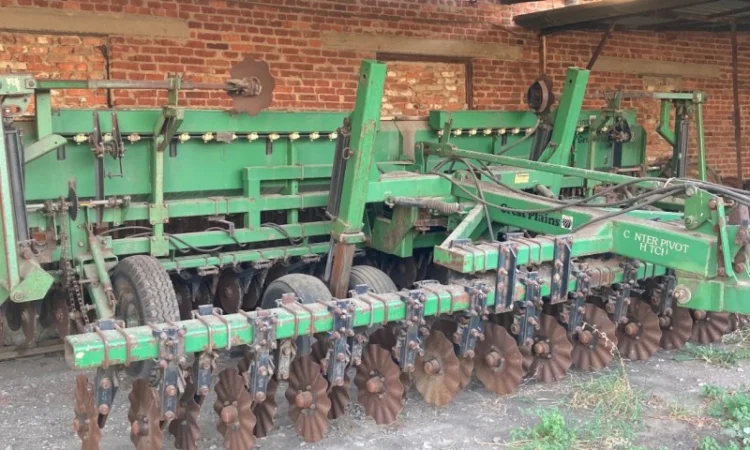 Сеялка Great Plains 2093. Сеялка грейт плейнс. Сеялка зерновая - фото № 1