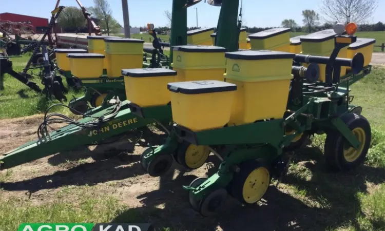 Сеялка пневматическая точного высева JOHN DEERE 7200 - фото № 1