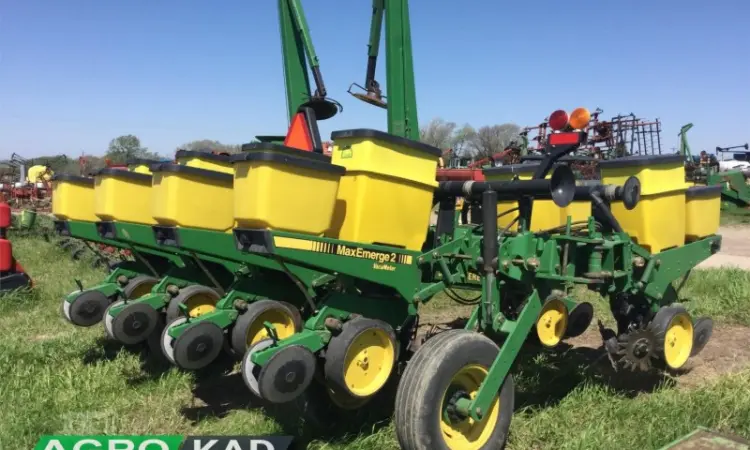 Сеялка пневматическая точного высева JOHN DEERE 7200 - фото № 4