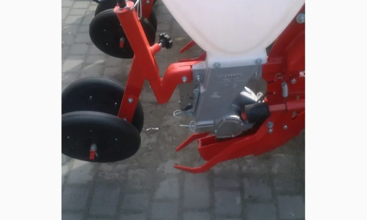 Чистик G15223481 диска левый сеялки Gaspardo - фото № 1