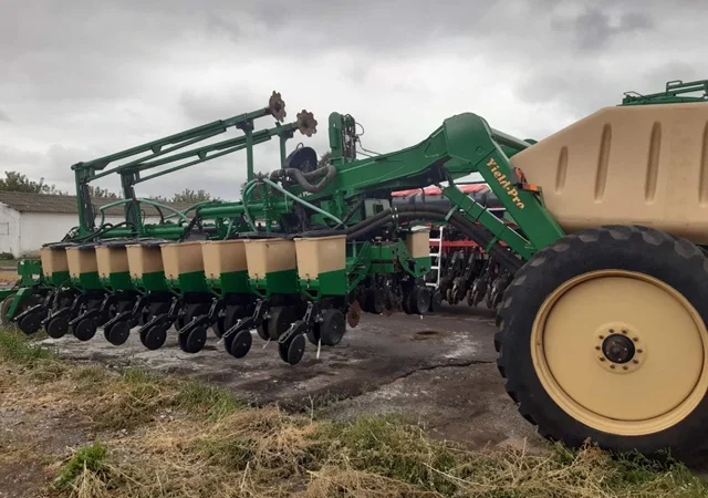 Сеялка Great Plains YP-1630 (Precision Planting) - фото № 1