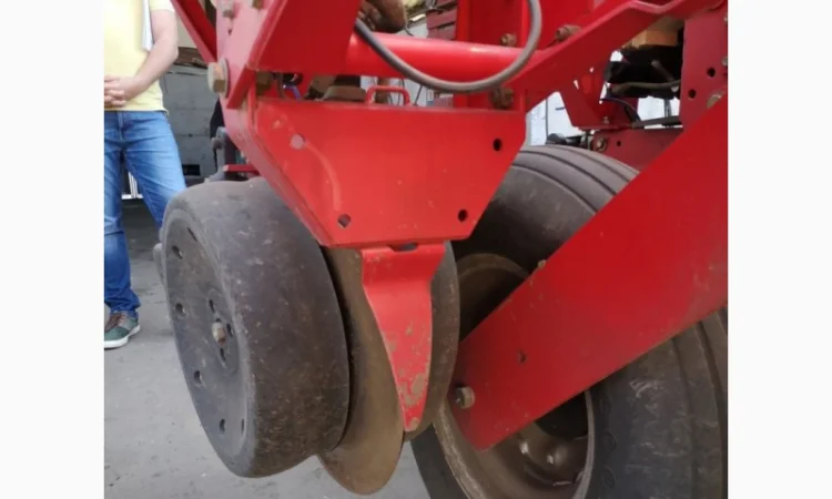 Очиститель ряда challenger 8180 - фото № 3