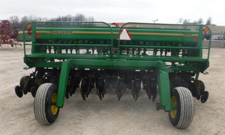 John Deere 750 - фото № 1