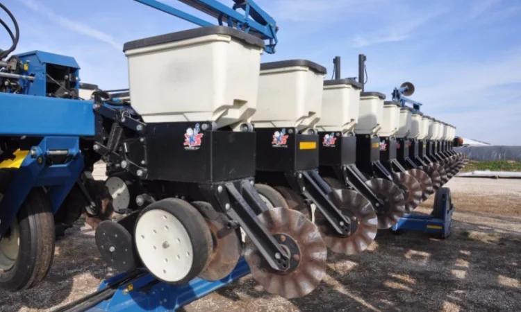 2011 г. б/у сеялка Кинзе Kinze 3600 16 рядная 31 рядная кукуруза соя - фото № 1