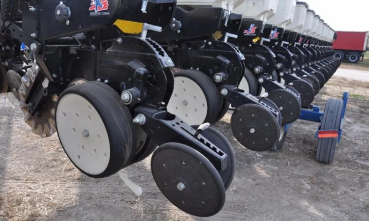 2011 г. б/у сеялка Кинзе Kinze 3600 16 рядная 31 рядная кукуруза соя - фото № 6