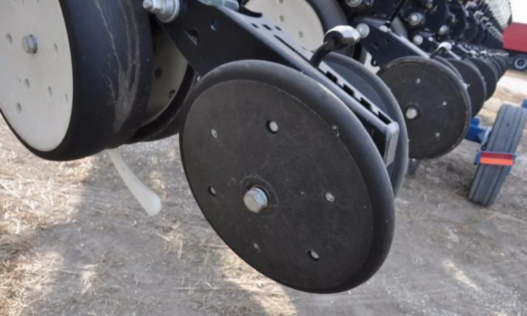 2011 г. б/у сеялка Кинзе Kinze 3600 16 рядная 31 рядная кукуруза соя - фото № 4