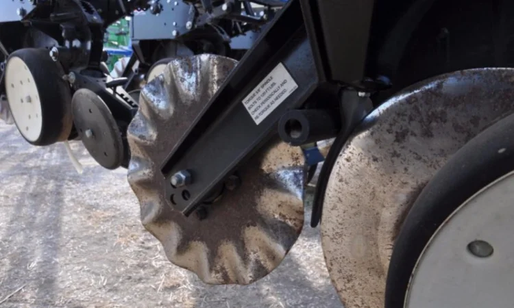 2011 г. б/у сеялка Кинзе Kinze 3600 16 рядная 31 рядная кукуруза соя - фото № 3