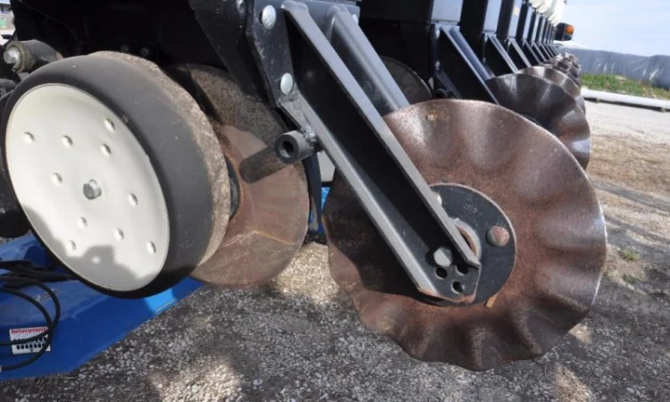 2011 г. б/у сеялка Кинзе Kinze 3600 16 рядная 31 рядная кукуруза соя - фото № 2