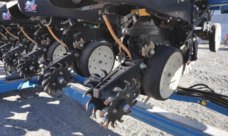 Сеялка точного высева Kinze 3600 16 рядная (пневматическая) - фото № 10