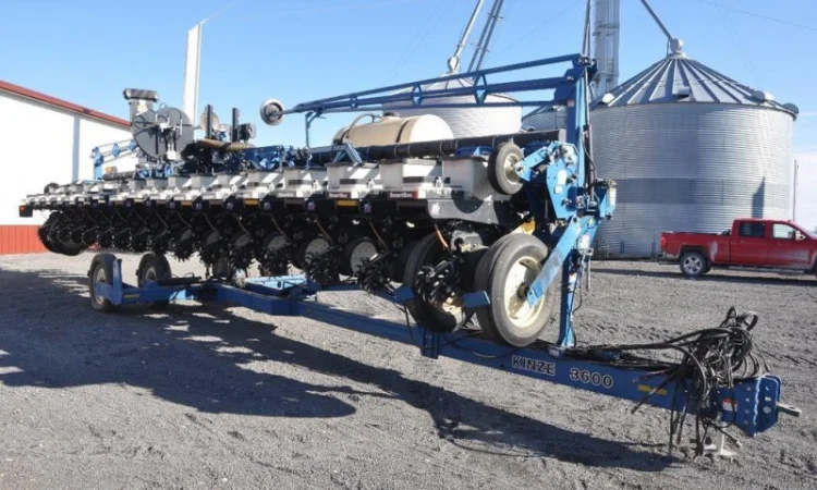 Сеялка точного высева Kinze 3600 16 рядная (пневматическая) - фото № 18