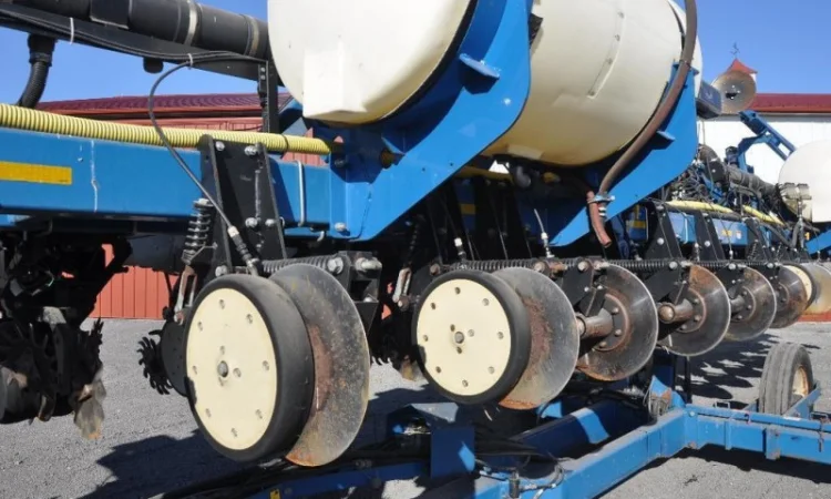 Сеялка точного высева Kinze 3600 16 рядная (пневматическая) - фото № 16