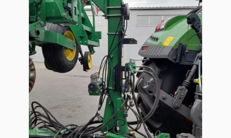Сеялка точного высева пневматическая John Deere 1745 - фото № 13