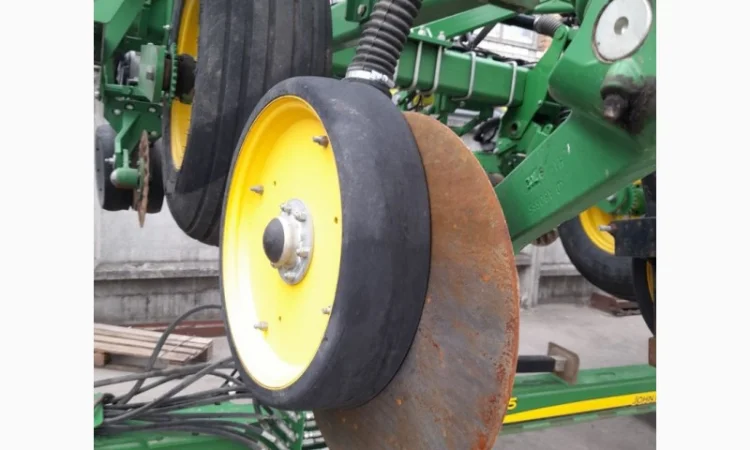 Сеялка точного высева пневматическая John Deere 1745 - фото № 15