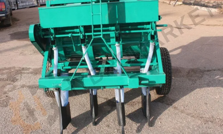 Чесночная сажалка для трактора. Сеялка для посадки чеснока (лука, тюльпанов) прицепная - фото № 3