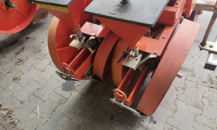 Рассадопосадочная машина Checchi & Magli - фото № 1