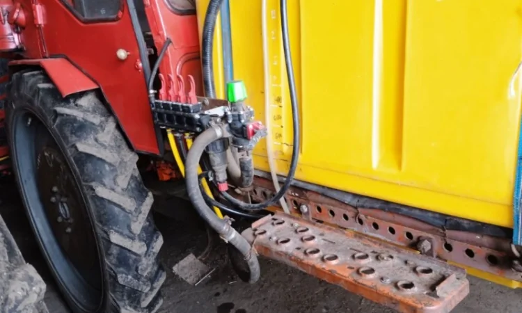 Опрыскиватель самоходный Трактор Т-16 - фото № 5