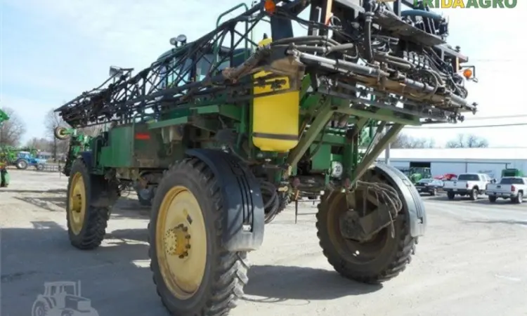Самоходный опрыскиватель john deere 4730 (2010) - фото № 1