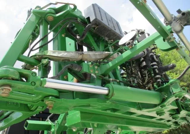 Обприскувач самохідний John Deere 4030R (2017) - фото № 8